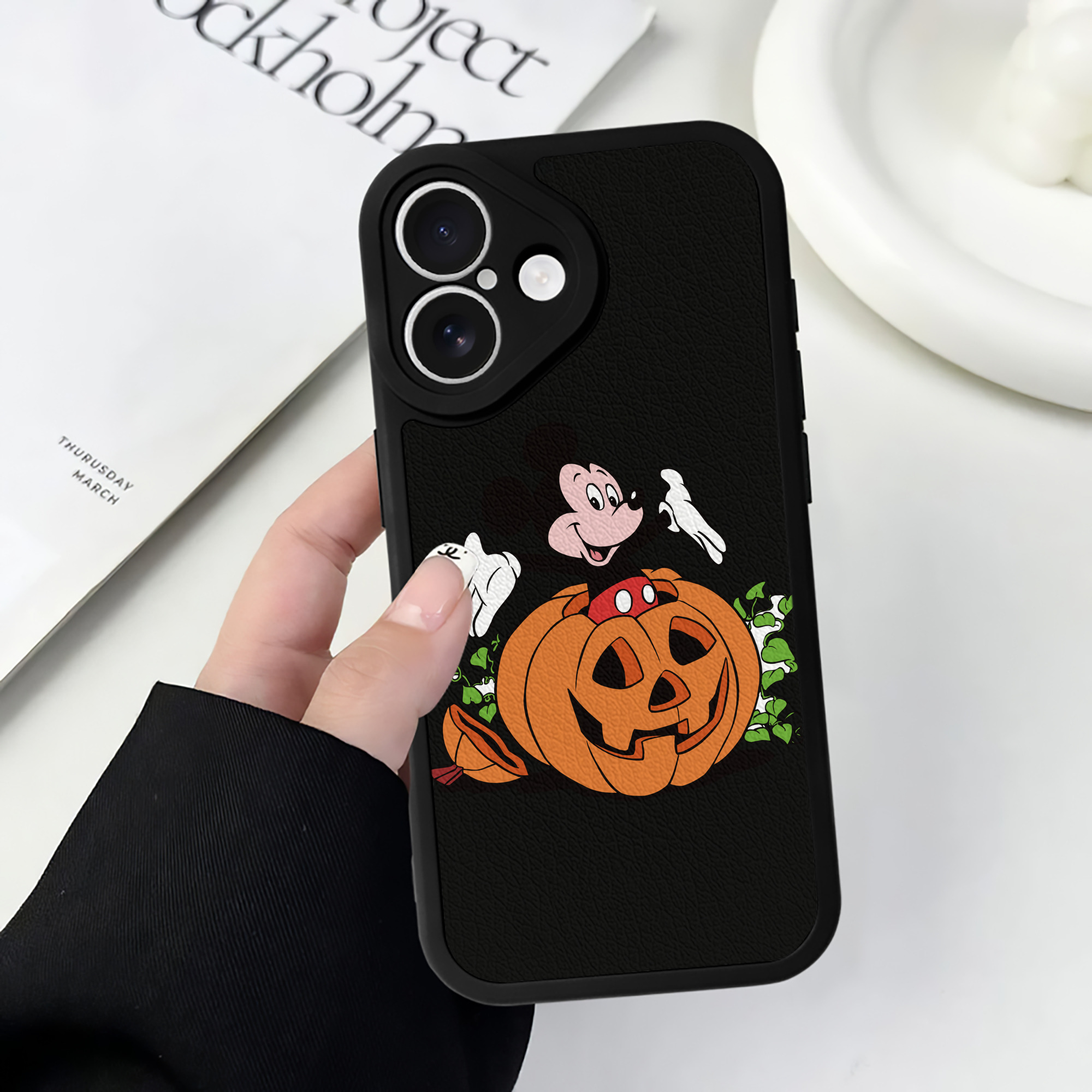 （画像用） ミッキーマウス Mickey Mouse 【iPhone 16シリーズ対応】シリコンスマホケース（レザー調） 材質：シリコン